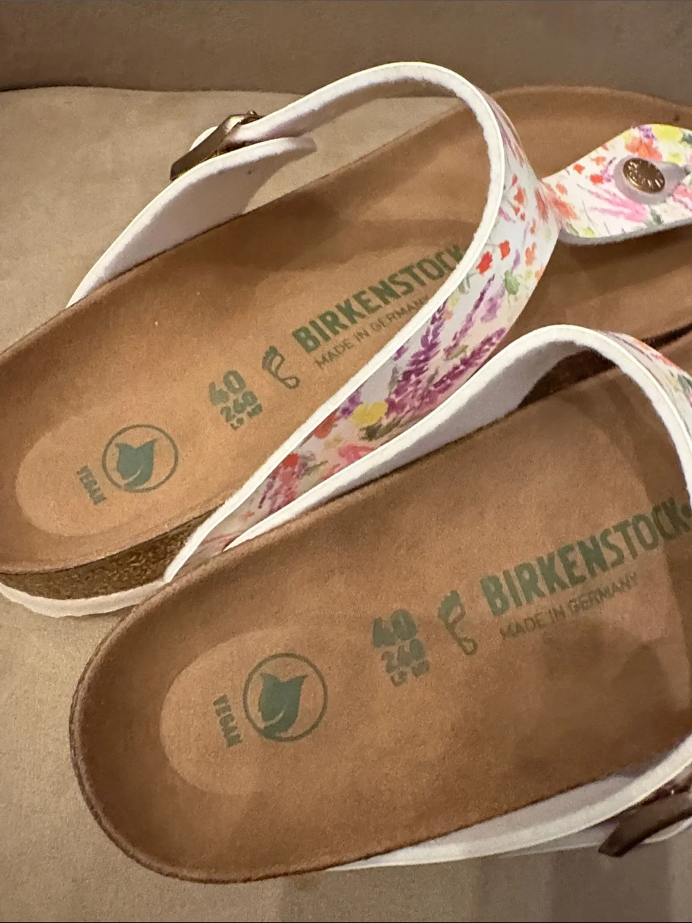 NWOT! Birkenstock Floral Gizeh Thong Sandals - White with Multicolor Floral Prin
